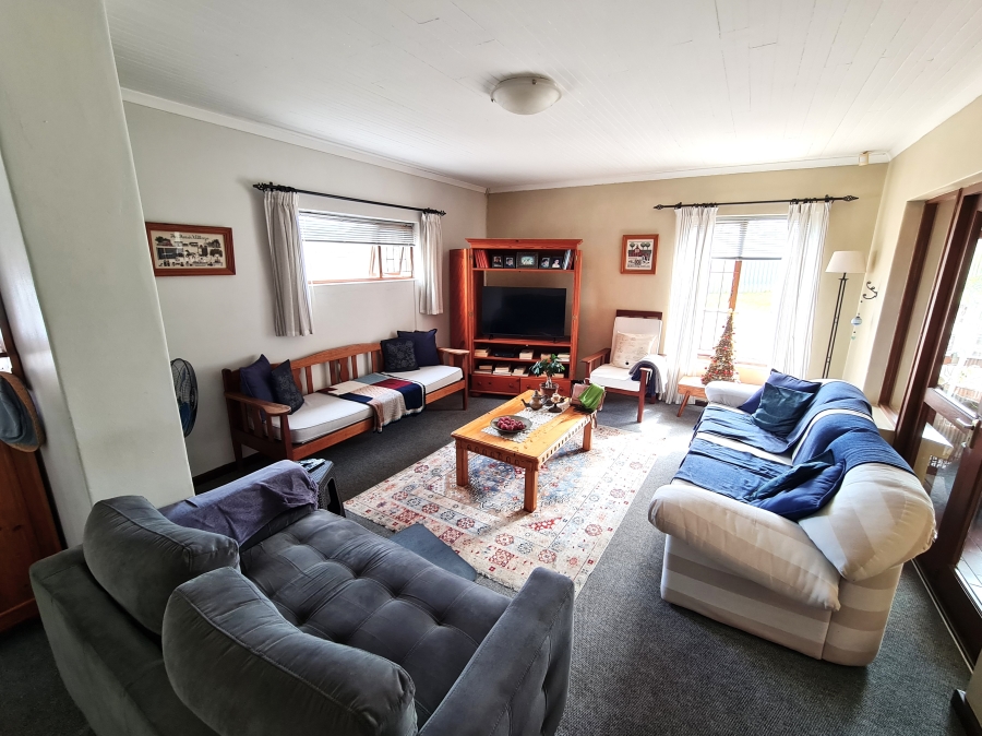 6 Bedroom Property for Sale in Noorsekloof Eastern Cape